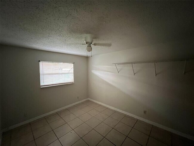 Building Photo - 5303 NW 24th Ct