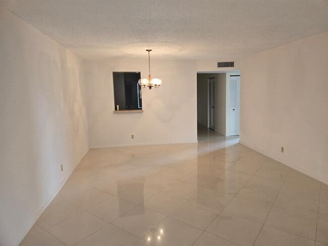 Building Photo - 7300 Lake Cir Dr