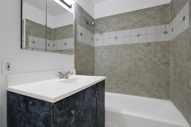 Building Photo - 10 Secora Rd
