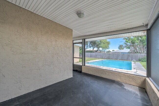 Building Photo - 4 bedroom, 2 bathroom Beachside, Pool Home!
