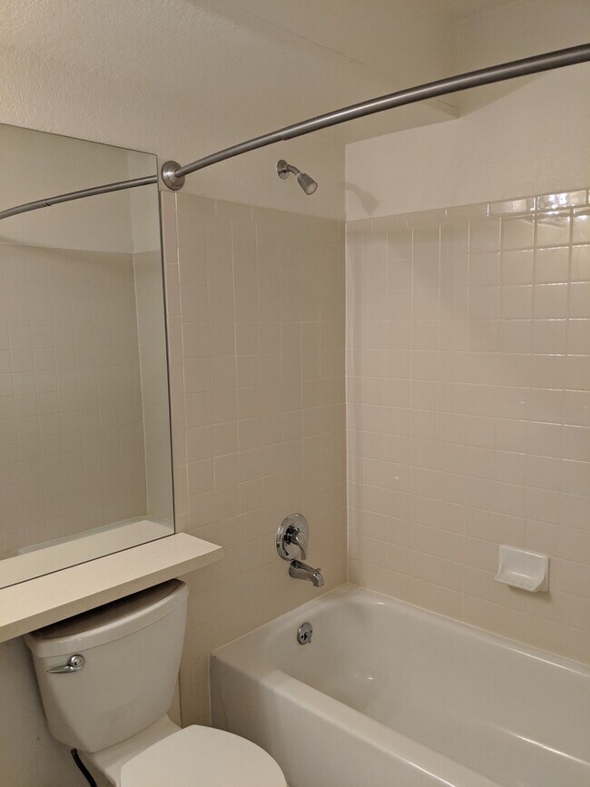 Building Photo - Englewood/DTC Ground Floor 2 Bedroom 2 Bath Condo For Rent - Great Location and Amenities