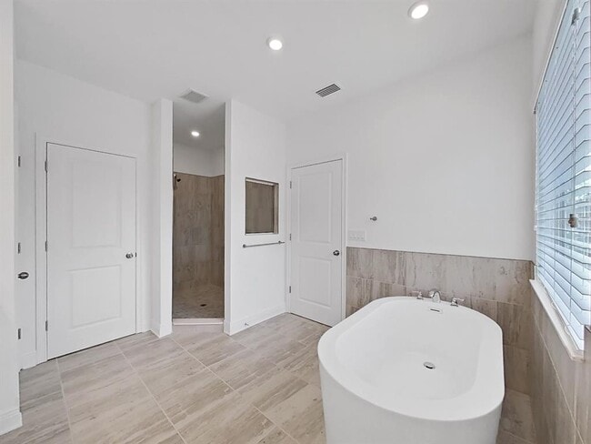 Building Photo - 3816 W North A St