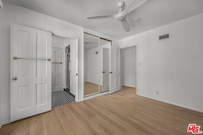 Building Photo - 315 26th St