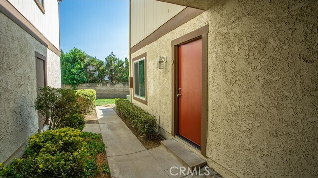Building Photo - 1216 S Cypress Ave