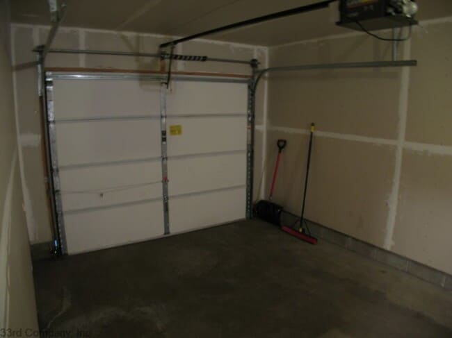 Building Photo - 2 Bedroom / 1.5 BATH Woodbury Townhouse ! ...