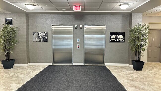 Building Photo - 1 Cityview Ln