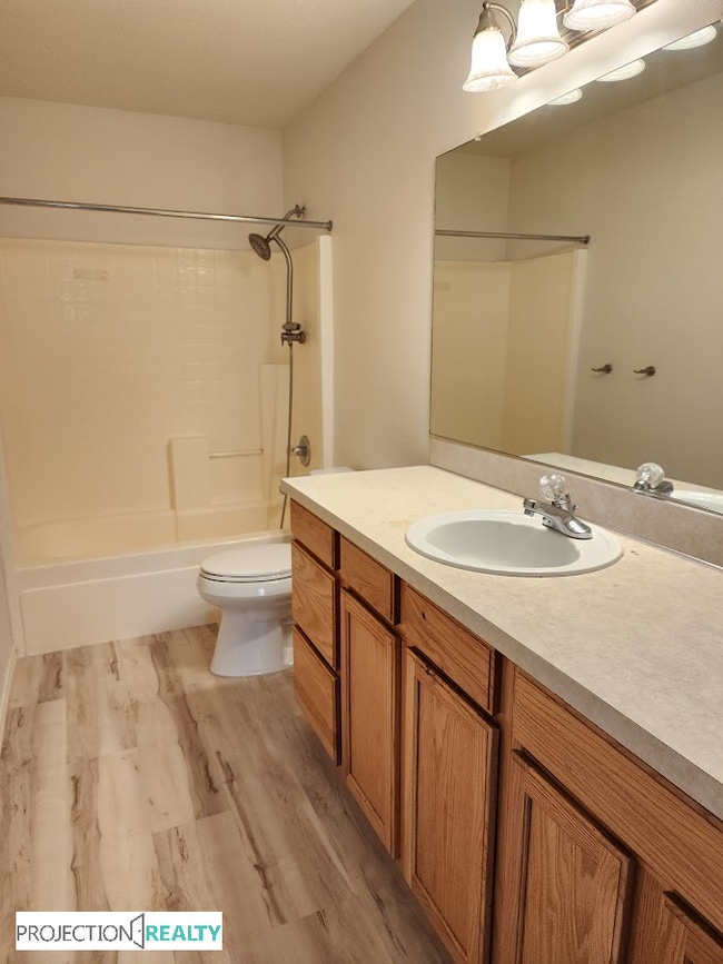 Building Photo - 849 NW Forest Creek Dr