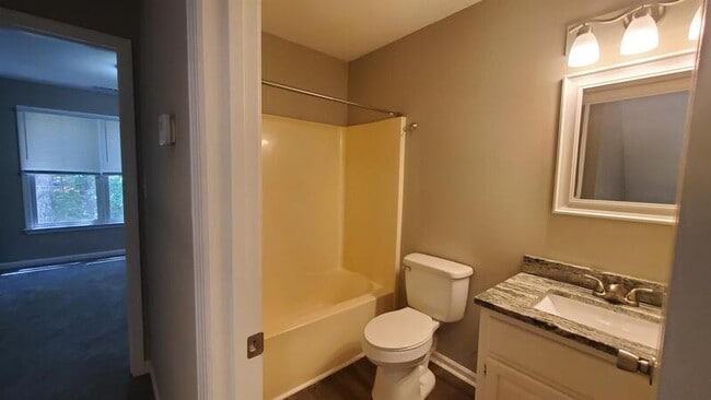 Building Photo - 1061 Sharon Pl