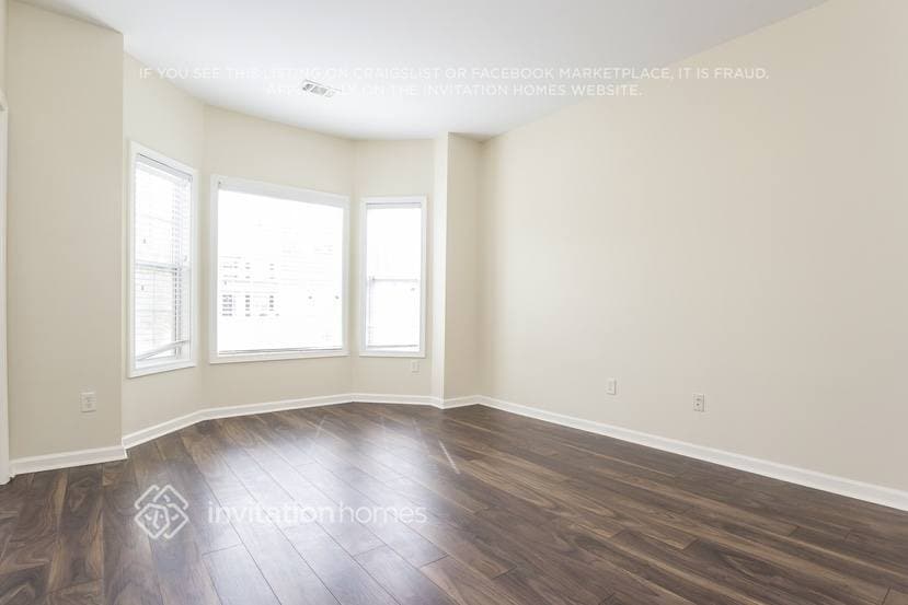 Building Photo - 372 Kyles Cir