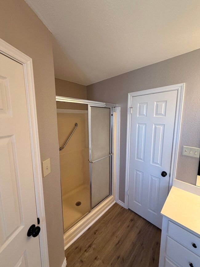 Building Photo - 111 Crestview St