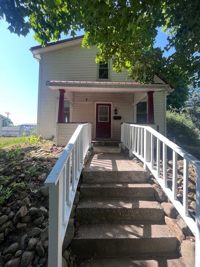 Building Photo - 3 Bedroom House!