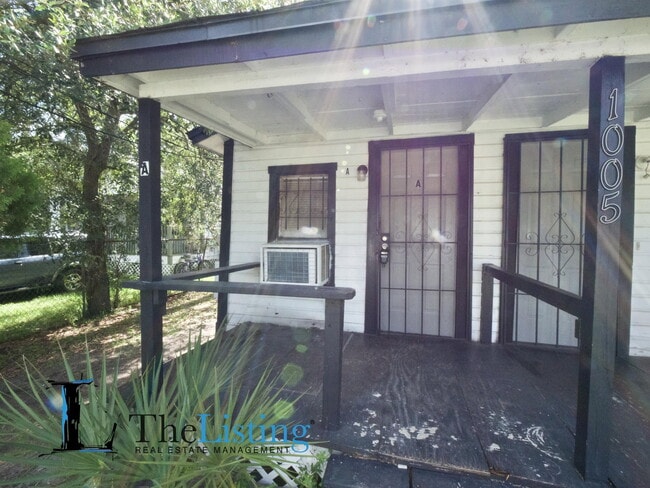 Building Photo - 1005 Pine Ave