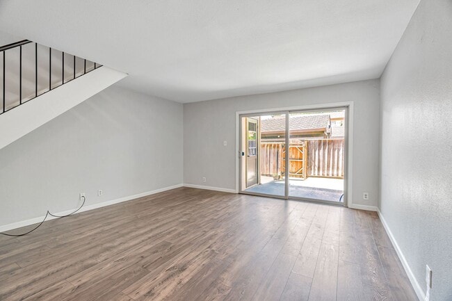 Building Photo - 2 Story Townhome