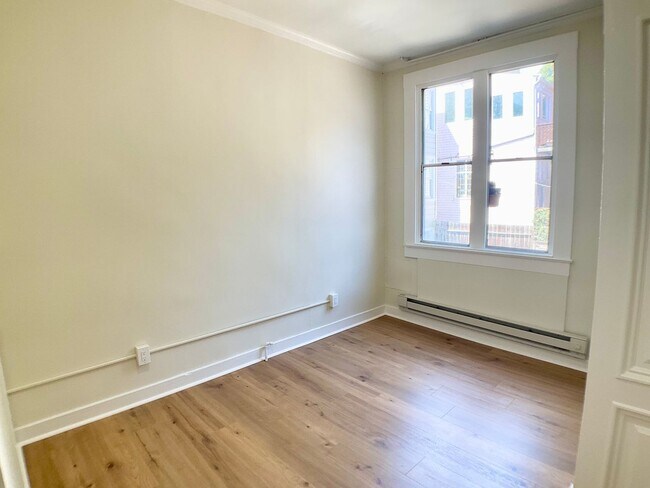Building Photo - LOWERED PRICE! FULL FLOOR FLAT! Bay Window...