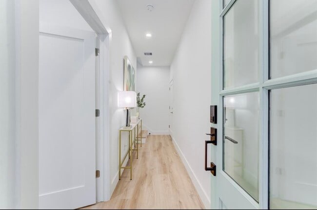 Building Photo - 1210 W 23rd St
