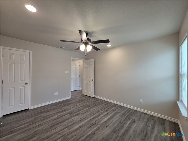 Building Photo - 523 Lost Trl