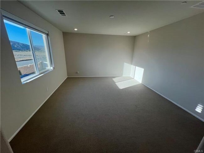 Building Photo - Spacious and beautifully appointed 5-bedroom, 3-bathroom home