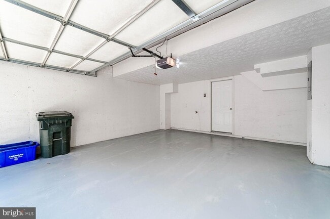 Building Photo - 986 Harrison Cir