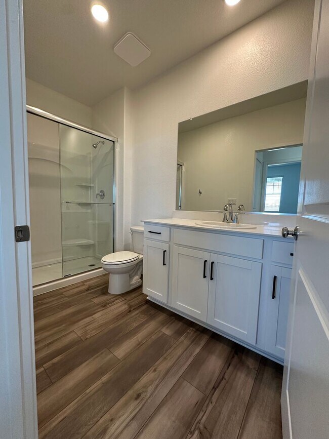 Building Photo - Stunning, Sun-Drenched 4BR + Loft Home in Lakeview – Loaded with Premium Upgrades!