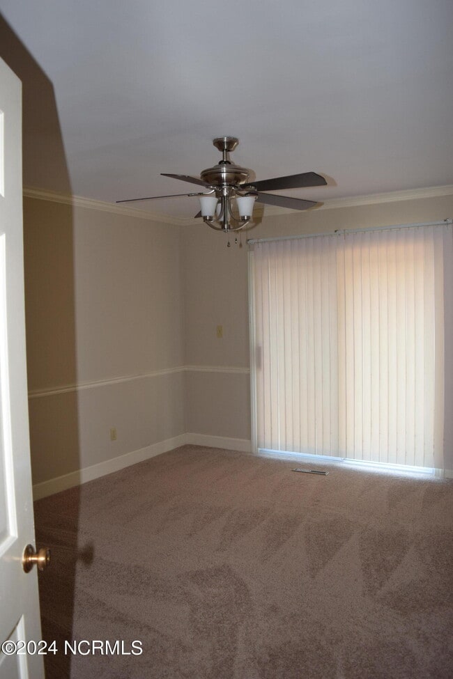 Building Photo - 120 Racquet Ln