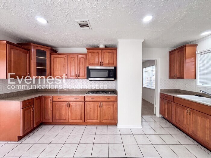 Building Photo - 10938 MacKenzie Dr