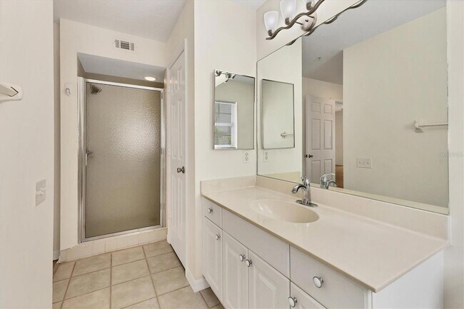 Building Photo - 4208 Central Sarasota Pkwy