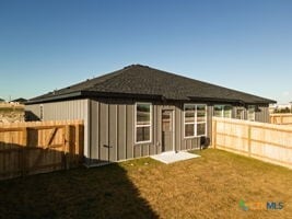 Building Photo - 3802 Hickory Dr