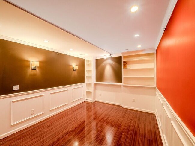 Building Photo - 12872 Waterside Dr