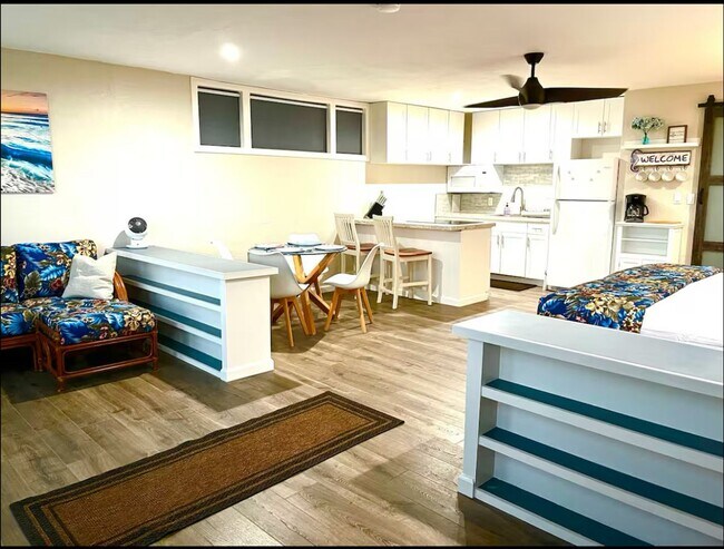Building Photo - One Bedroom / One Bath Condo on Golf Cours...