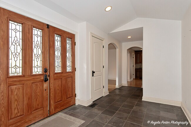 Building Photo - 756 Stonegate Rd