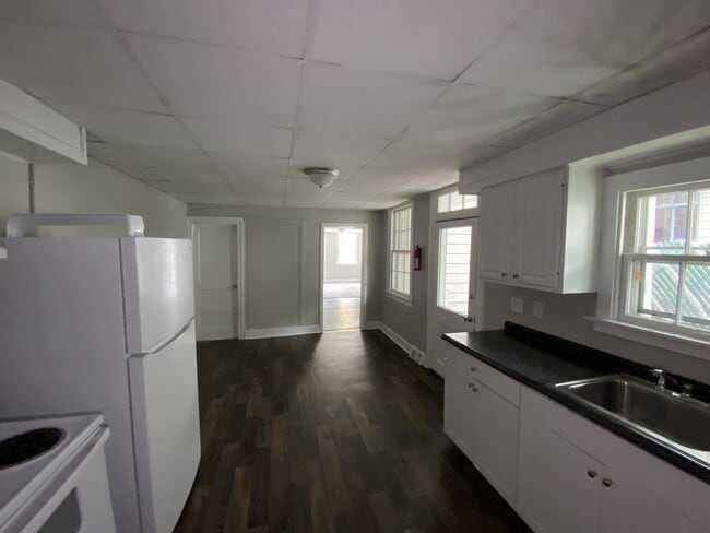 Building Photo - 338 S Duke St