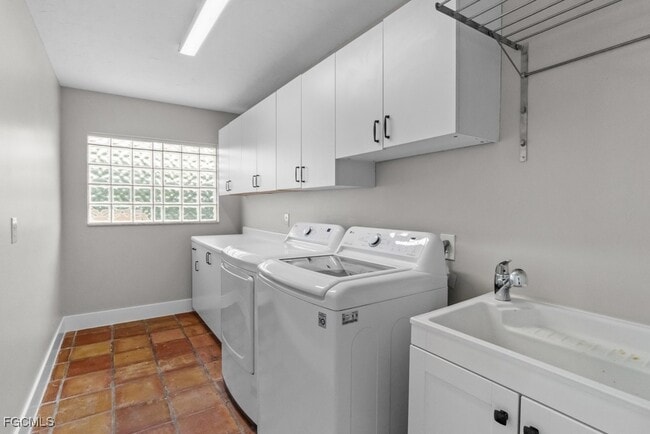 Building Photo - 1384 Burgundy Dr