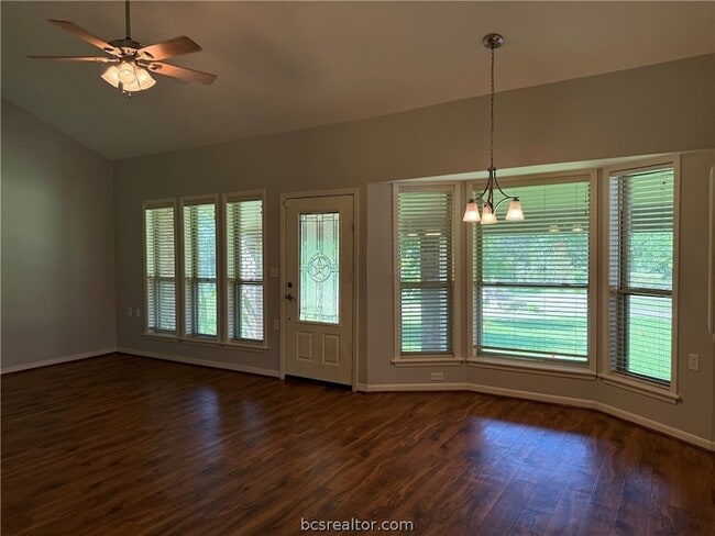 Building Photo - 6015 Los Robles Dr
