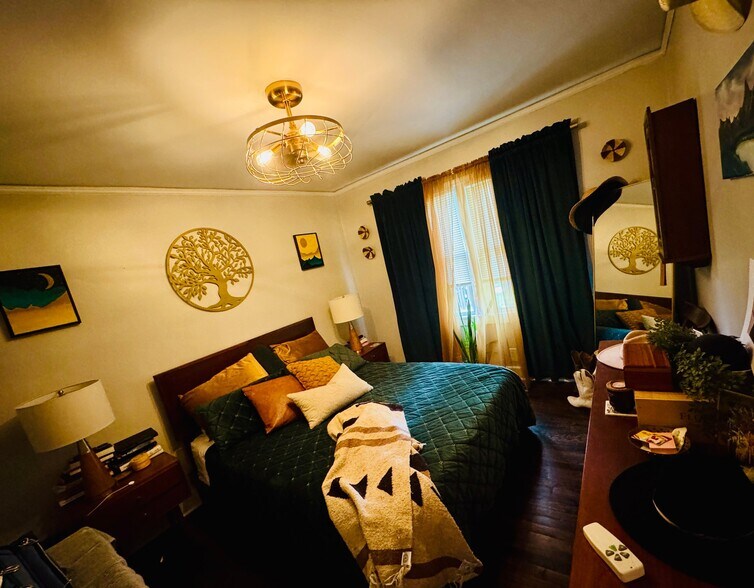 Building Photo - 2481 Semmes St