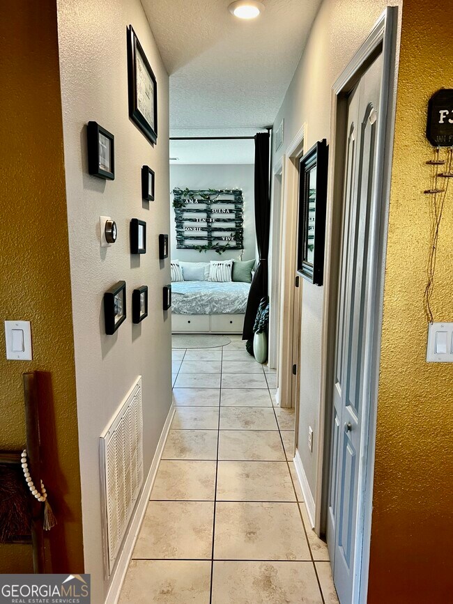 Building Photo - 125 Walnut Wy