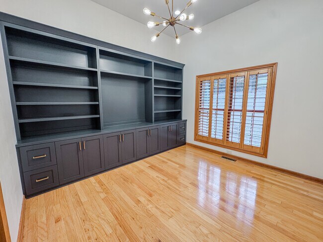 Building Photo - 27 Cadiz Ln