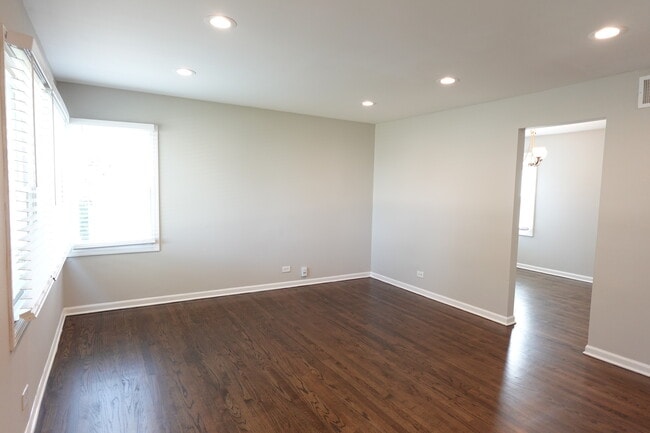 Building Photo - 161 W Franklin Dr