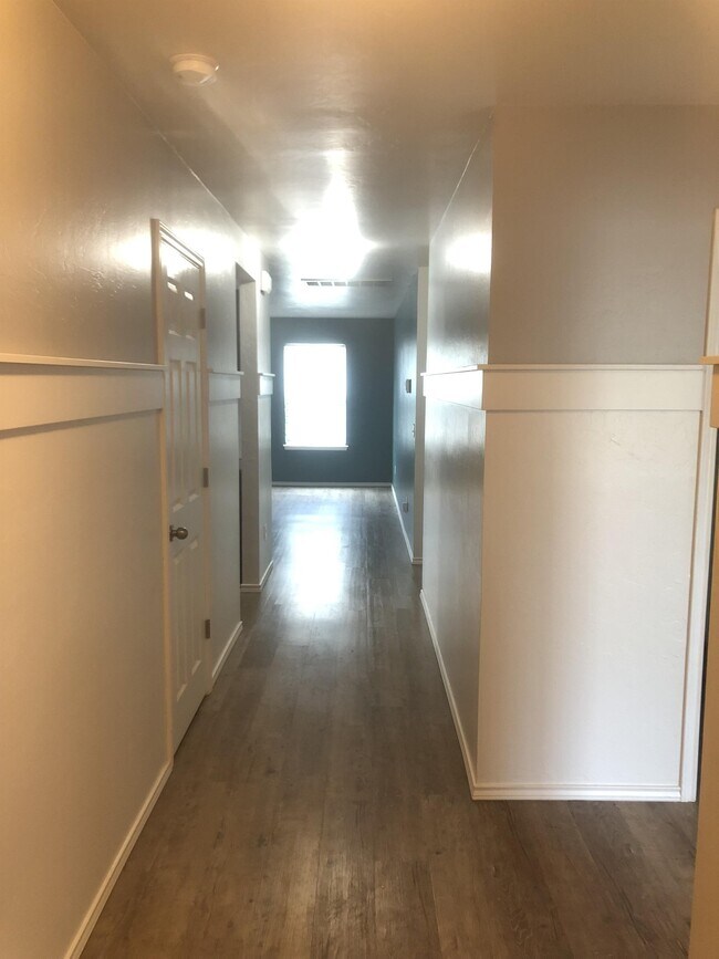 Building Photo - 3400 SE 94th St