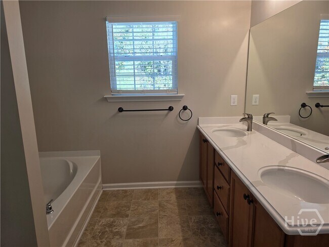 Building Photo - 829 Hyacinth Cir