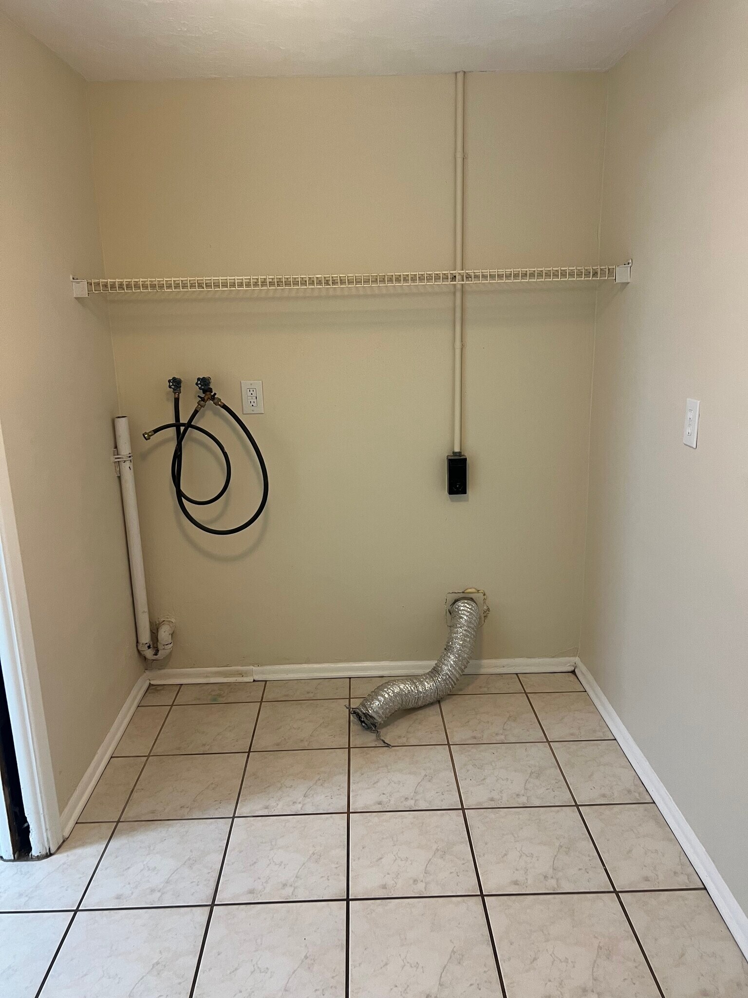 Building Photo - 10910 Rexdale Ave