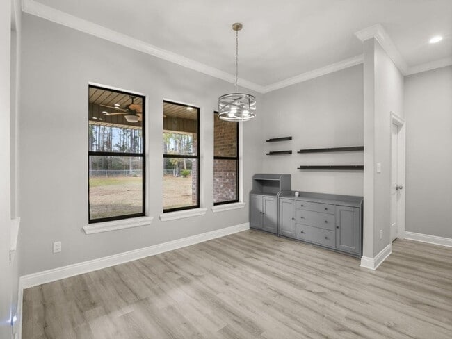 Building Photo - 102 Hidden Trails