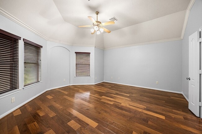 Building Photo - 802 Floriencia St