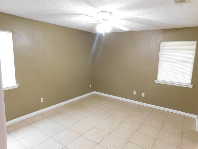 Building Photo - 110 Danielle Dr