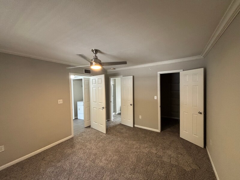 Building Photo - 1011 Wonder World Dr