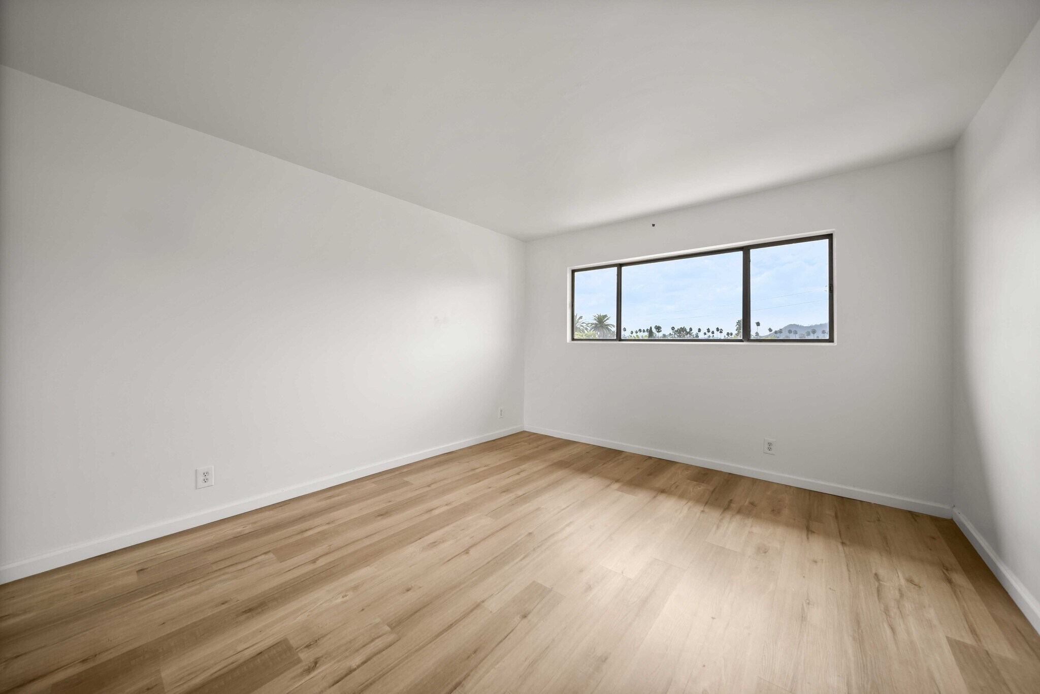 Building Photo - 600 West Stocker Street