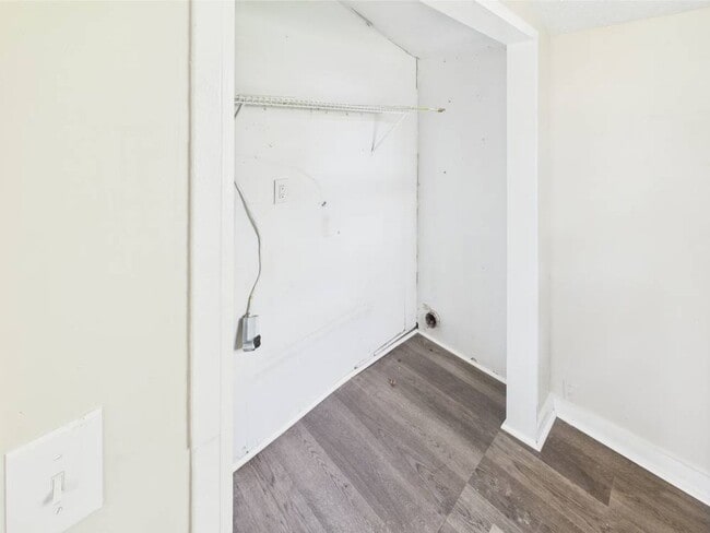 Building Photo - 503 Maple St