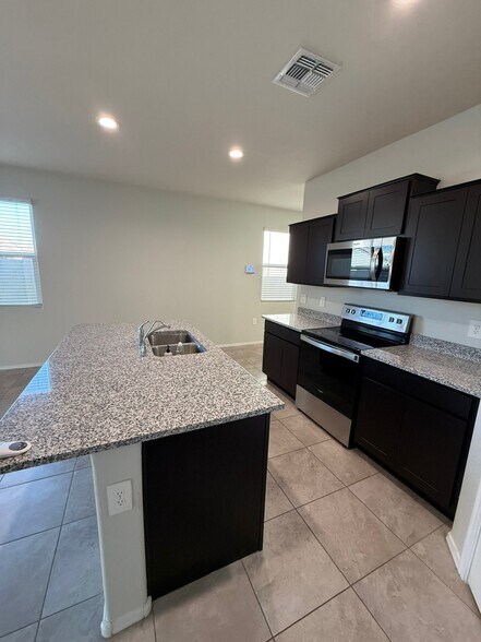 Kitchen - 5286 E Gummite Dr