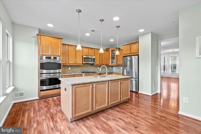 Building Photo - 702 Sentry Square