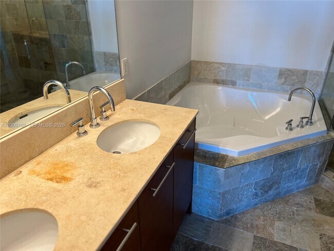 Building Photo - 2641 N Flamingo Rd