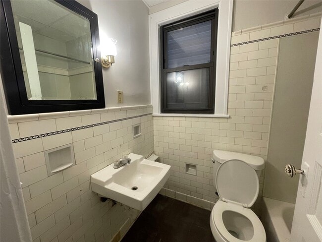 Building Photo - 833 German St